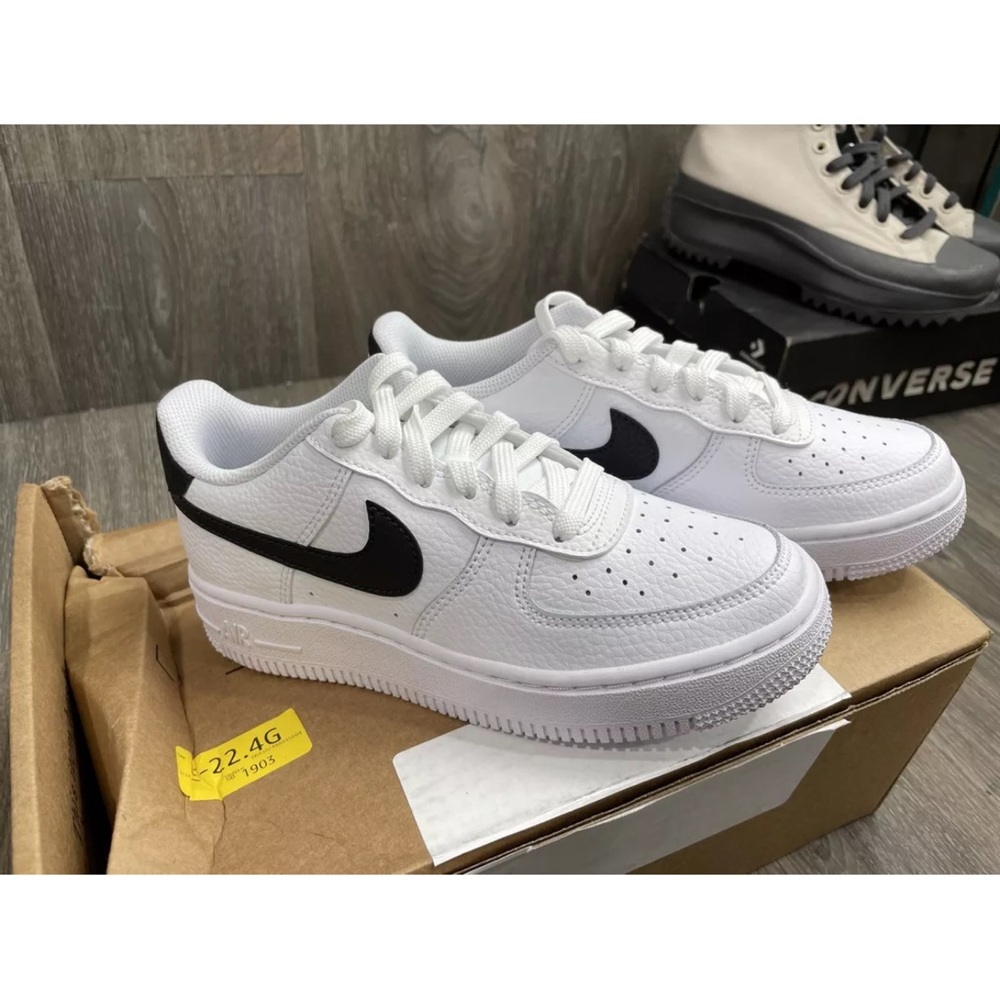 Brand new Nikes 🥰❤️😍 must have🔥🔥🔥🔥 like, or interested in the sneakers pay